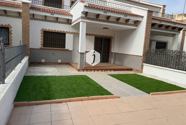 Chalet - Tweedehands -
            San Miguel de Salinas - C-83047