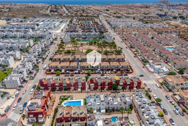 Chalet - Tweedehands - Torrevieja -
                aguas nuevas