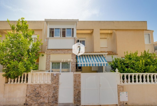Chalet - Tweedehands - Torrevieja -
                aguas nuevas