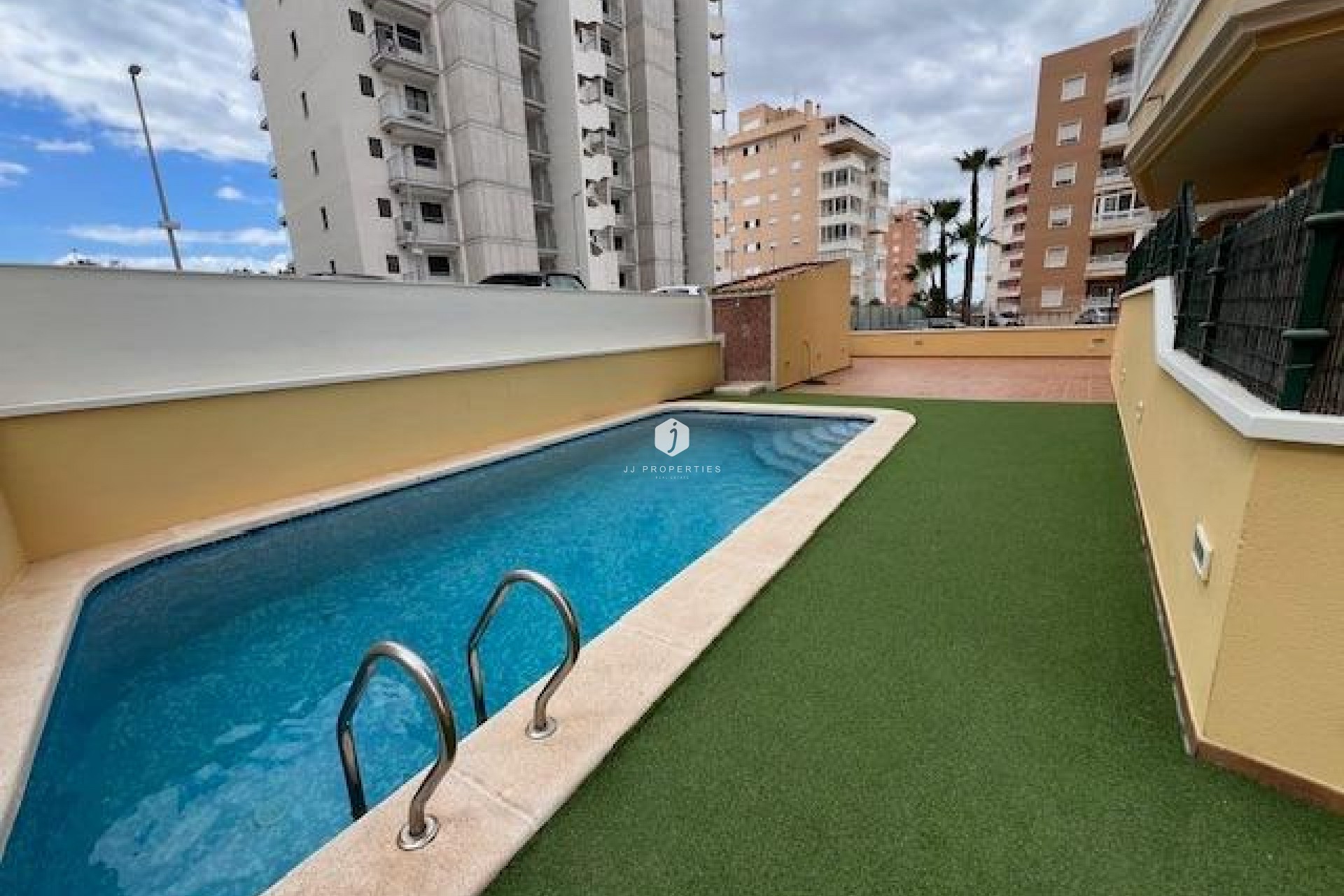 D'occasion - Appartement -
Guardamar del Segura - puerto deportivo