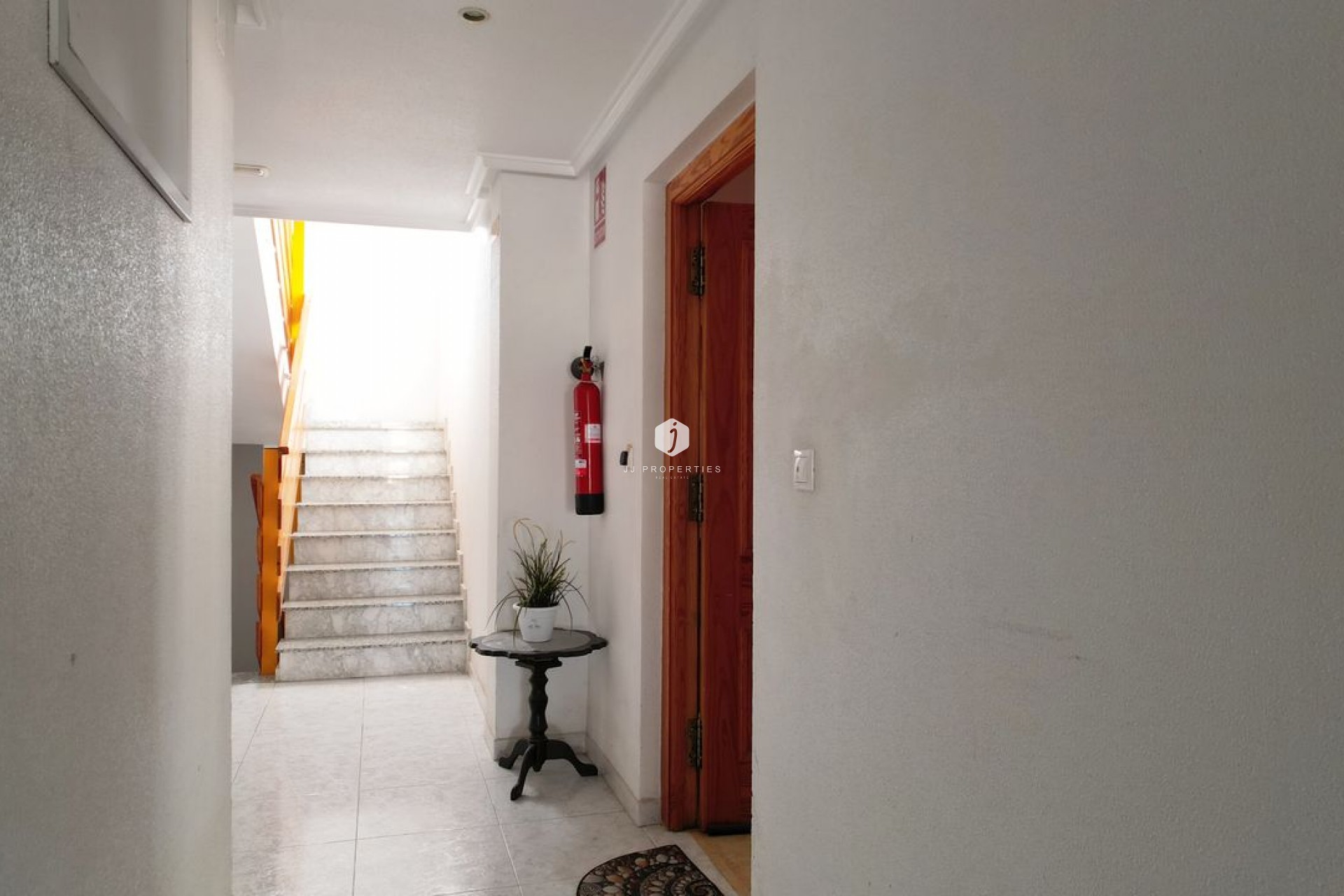 D'occasion - Appartement -
Rojales - Inland
