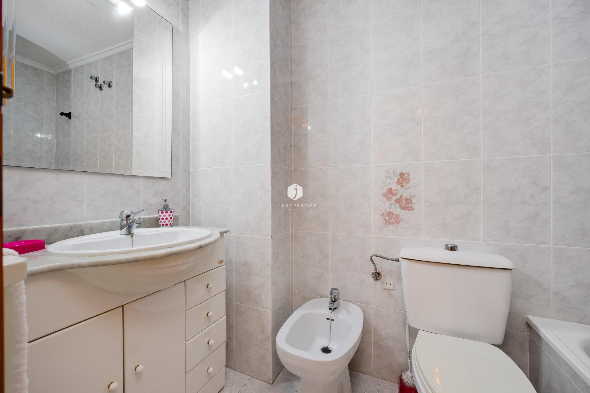 D'occasion - Appartement -
Torrevieja - Acequion