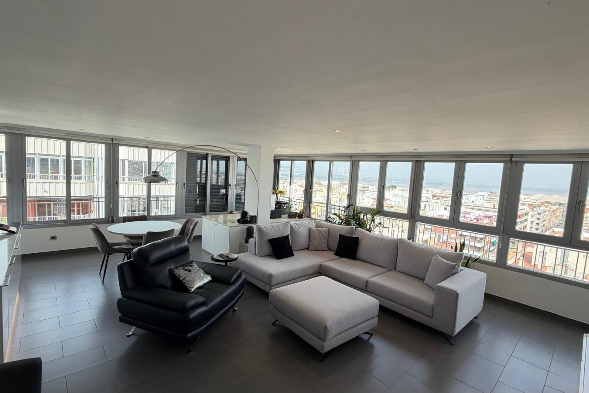 D'occasion - Appartement -
Torrevieja - Acequion