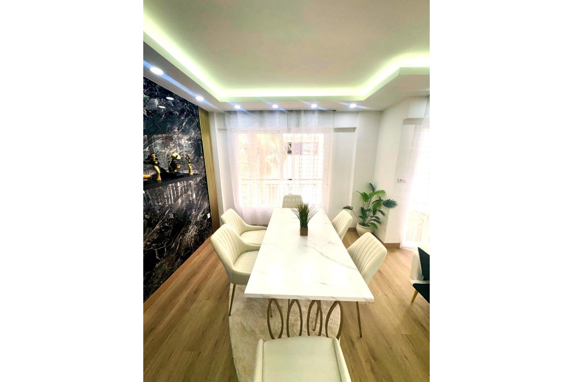 D'occasion - Appartement -
Torrevieja - Centro - Muelle Pesquero