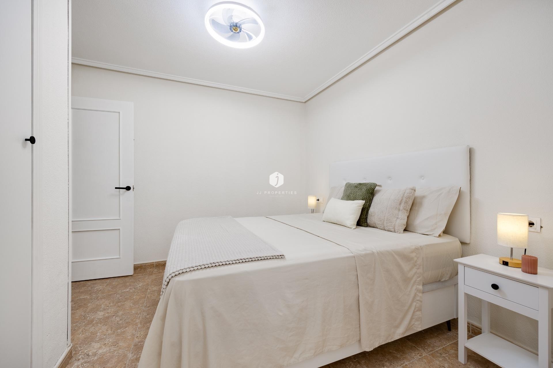 D'occasion - Appartement -
Torrevieja - Centro