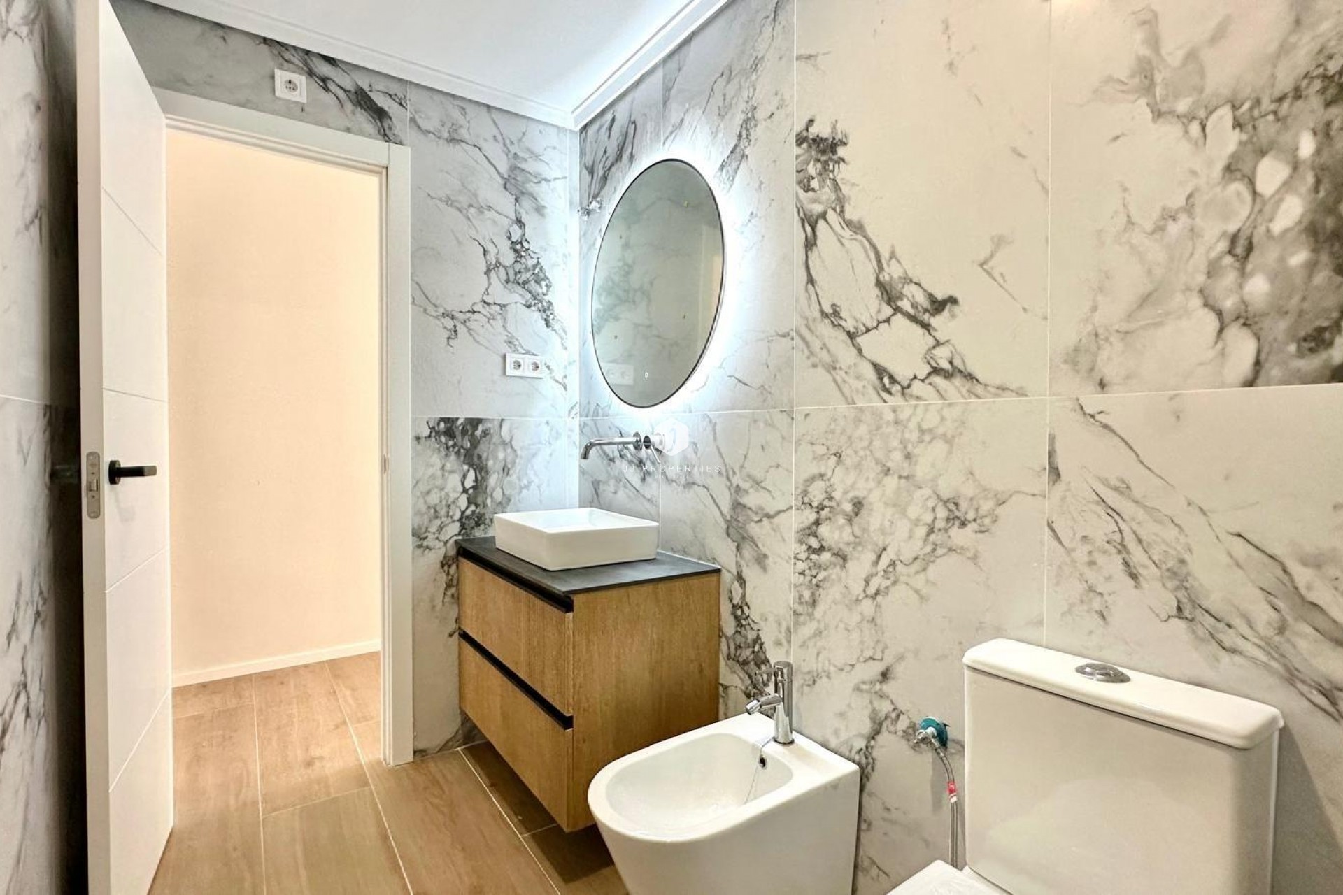 D'occasion - Appartement -
Torrevieja - Centro