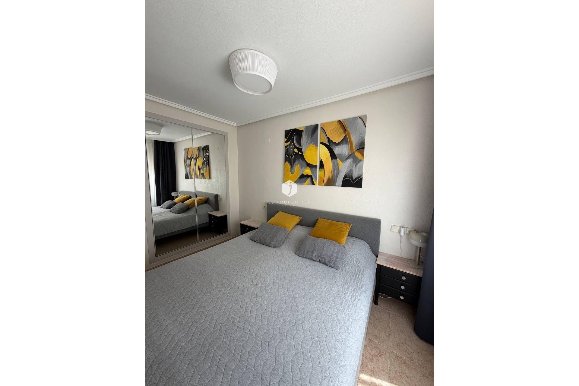 D'occasion - Appartement -
Torrevieja - Centro