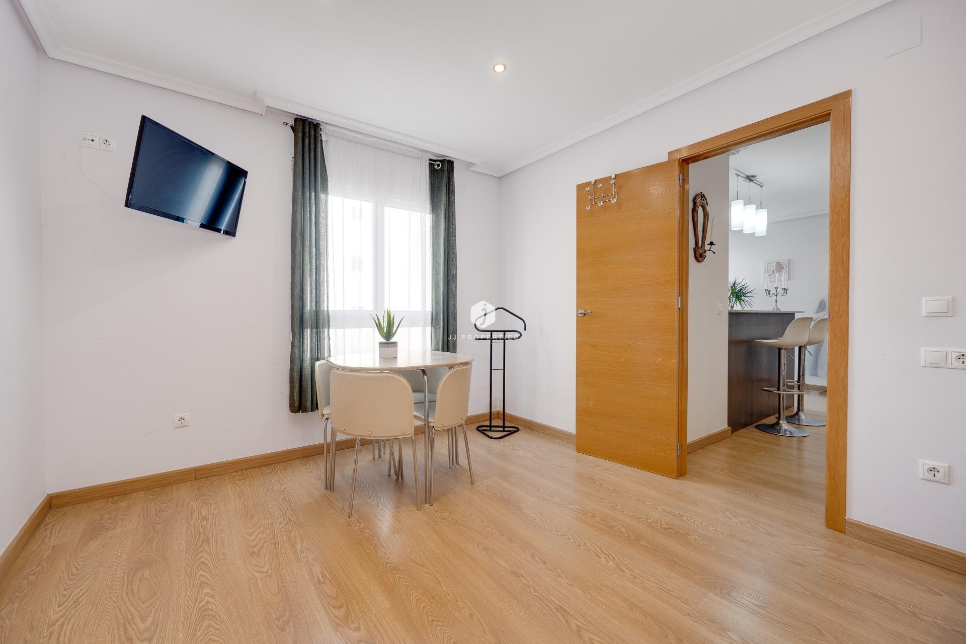 D'occasion - Appartement -
Torrevieja - Centro