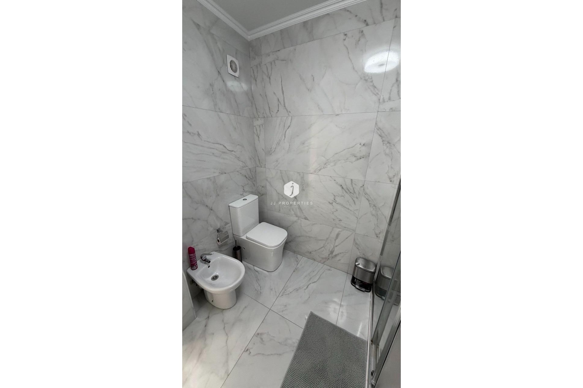 D'occasion - Appartement -
Torrevieja - Curva Del Palangre