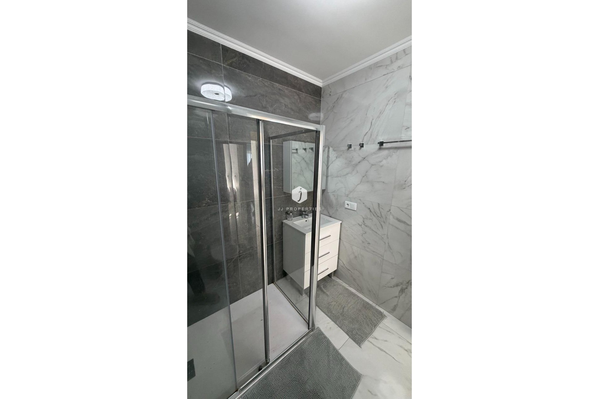 D'occasion - Appartement -
Torrevieja - Curva Del Palangre