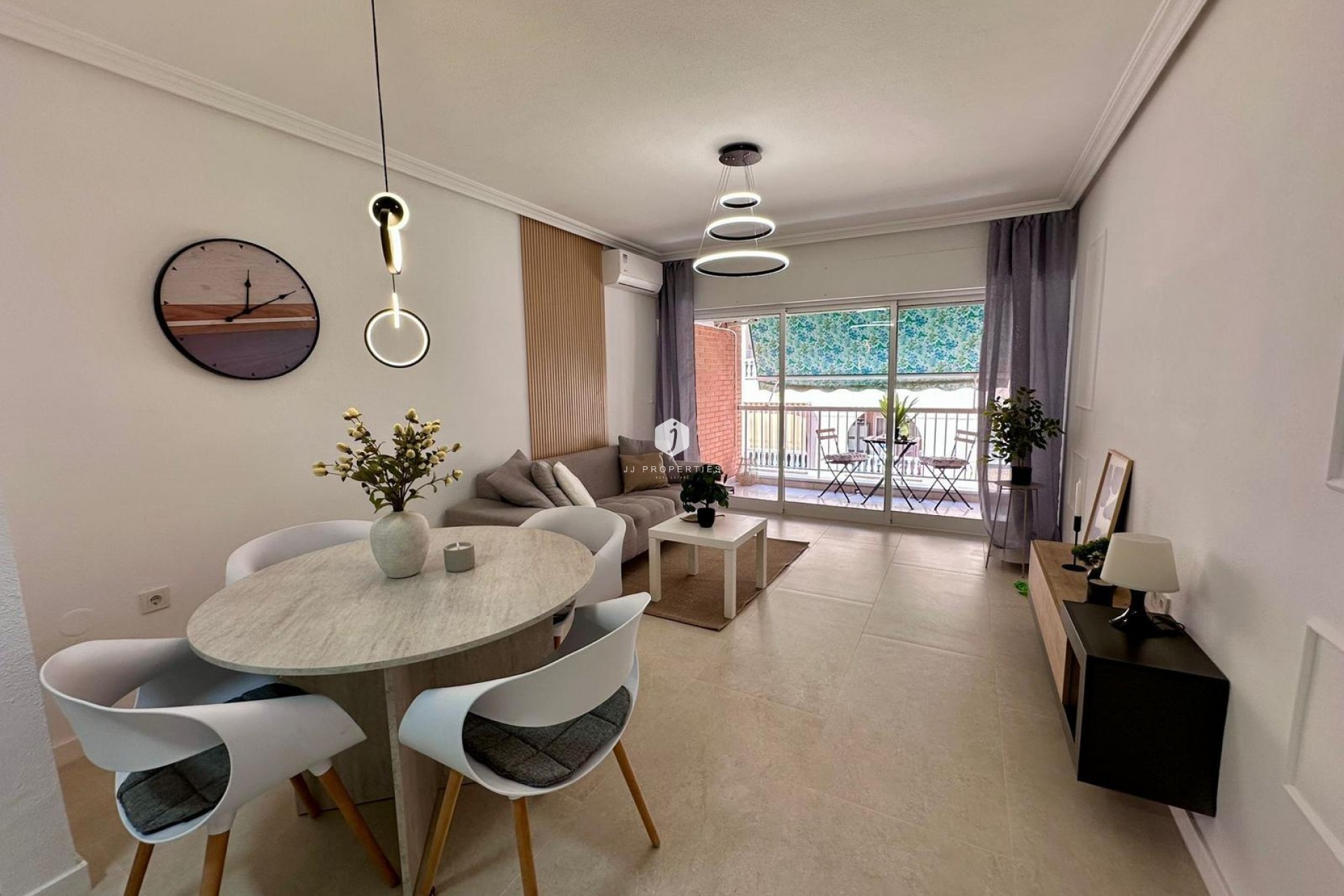 D'occasion - Appartement -
Torrevieja - Estacion de autobuses