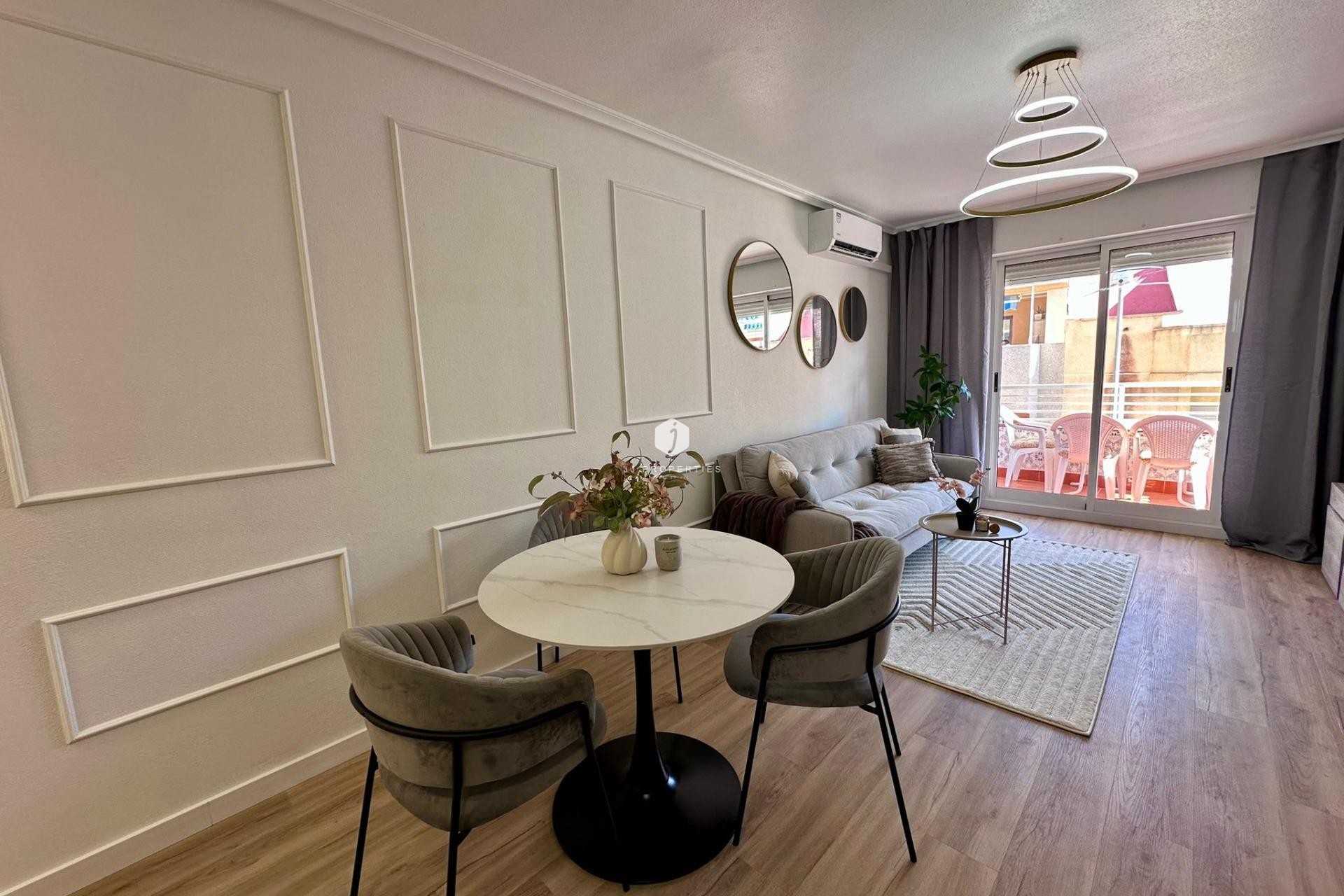 D'occasion - Appartement -
Torrevieja - Habaneras