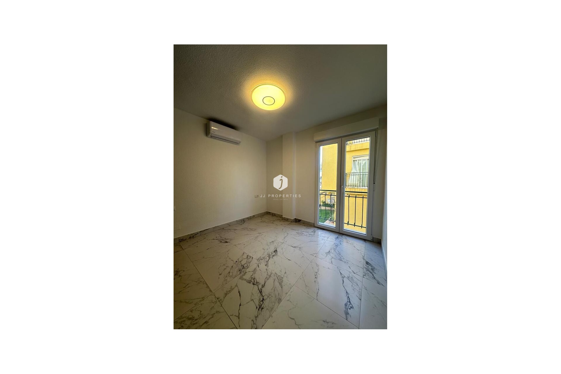 D'occasion - Appartement -
Torrevieja - La veleta