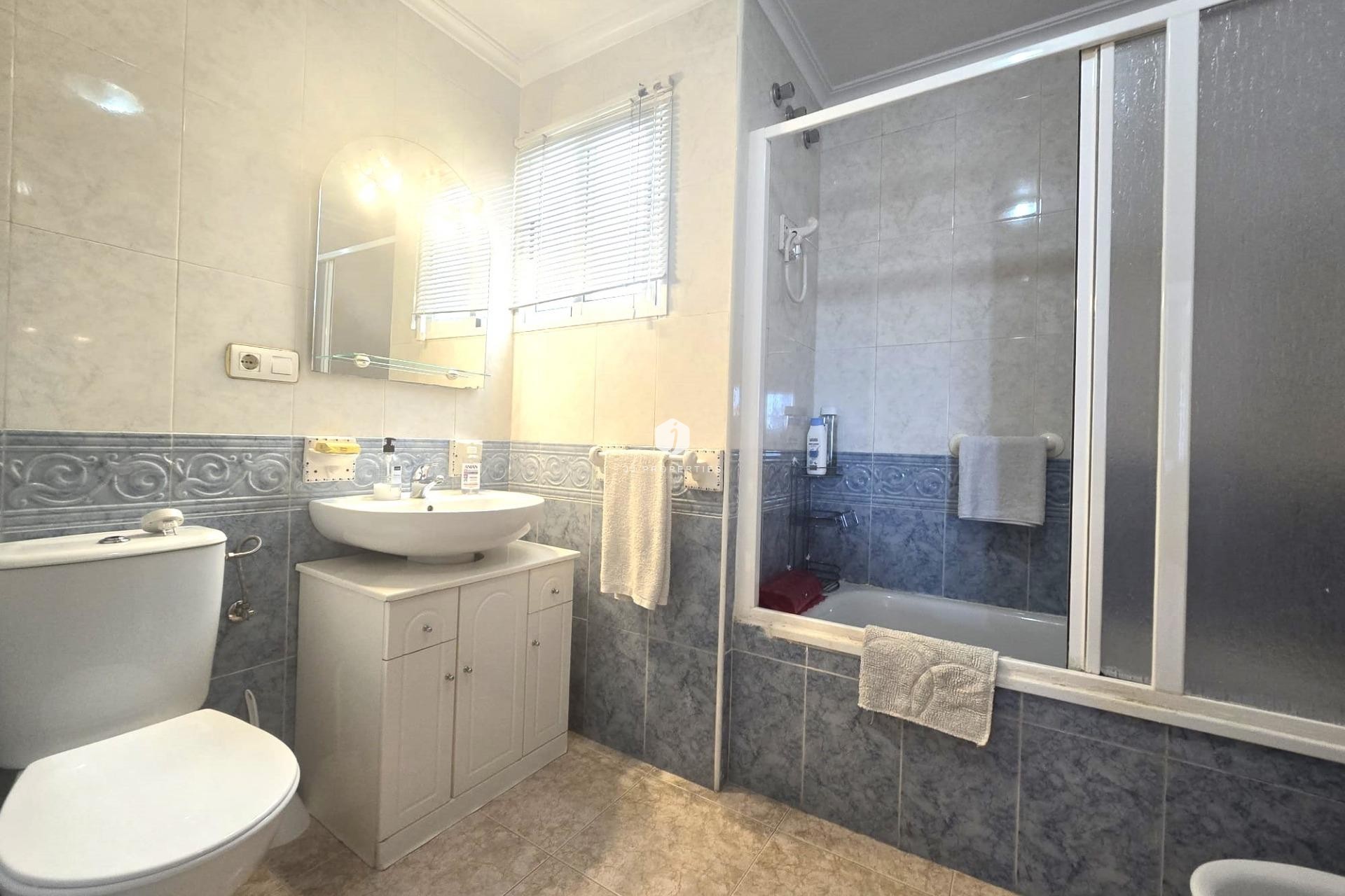 D'occasion - Appartement -
Torrevieja - Parque las naciones