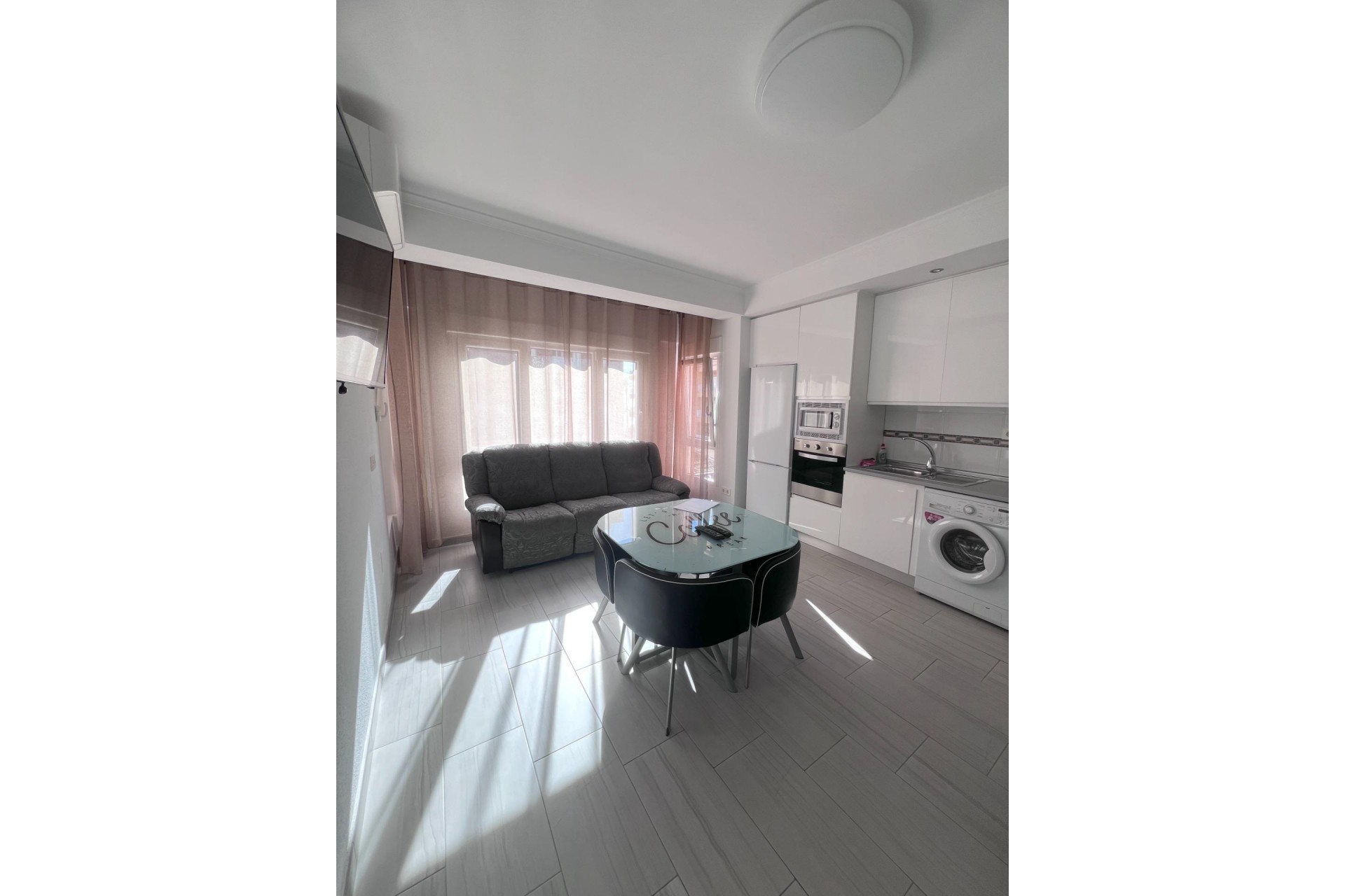 D'occasion - Appartement -
Torrevieja - Paseo maritimo