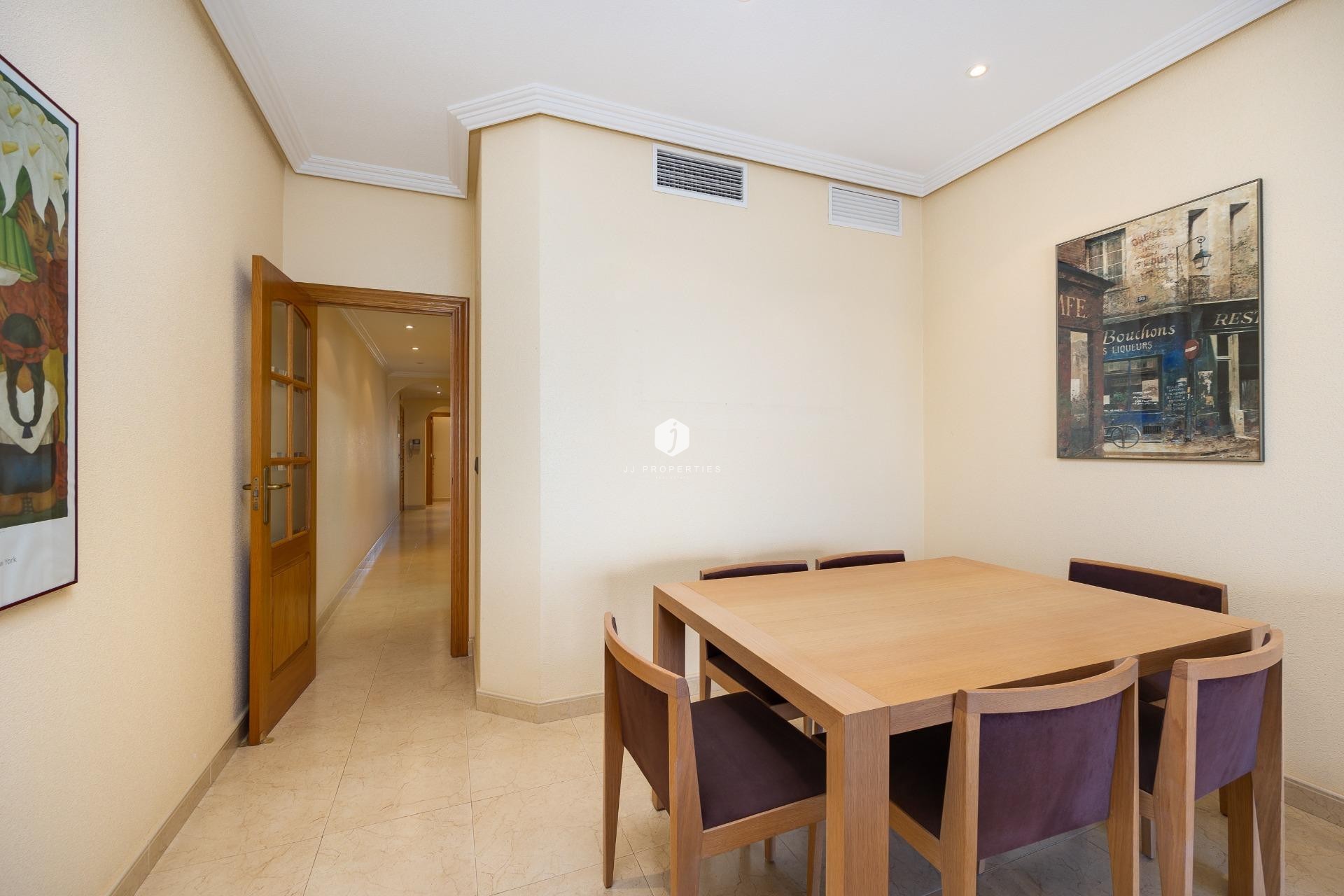 D'occasion - Appartement -
Torrevieja - Paseo maritimo