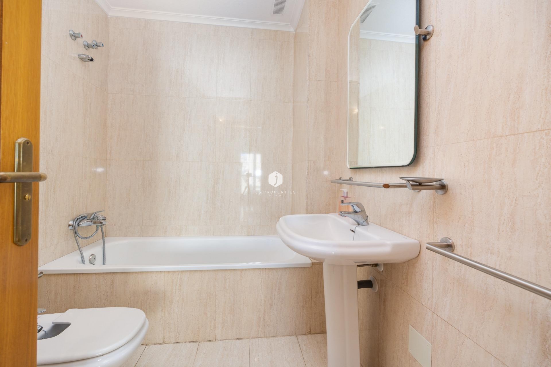 D'occasion - Appartement -
Torrevieja - Paseo maritimo