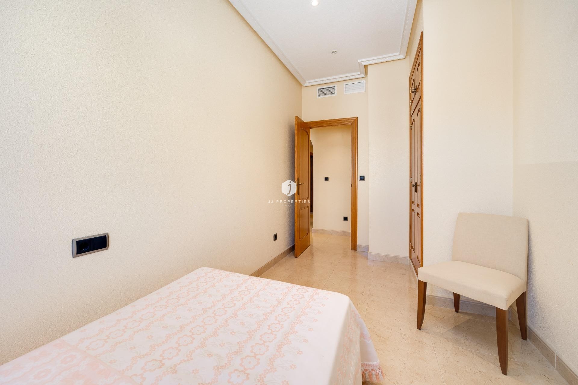 D'occasion - Appartement -
Torrevieja - Paseo maritimo