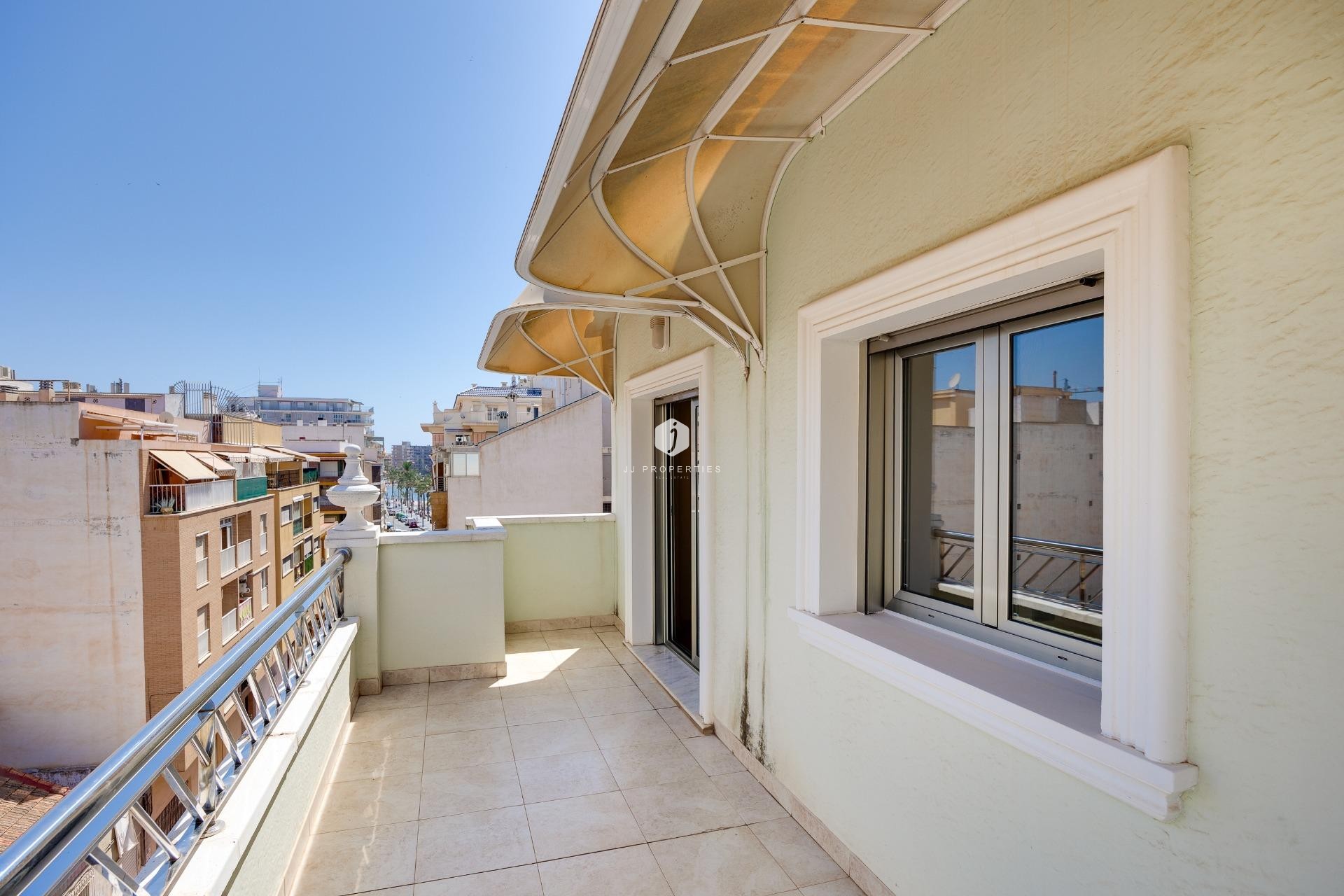 D'occasion - Appartement -
Torrevieja - Paseo maritimo