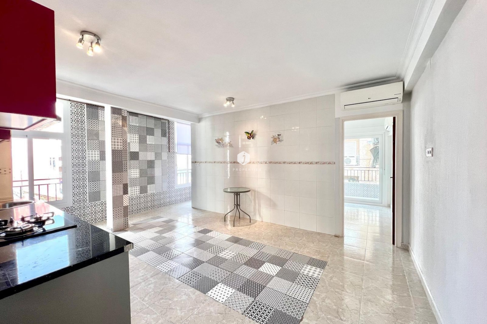 D'occasion - Appartement -
Torrevieja - Paseo maritimo