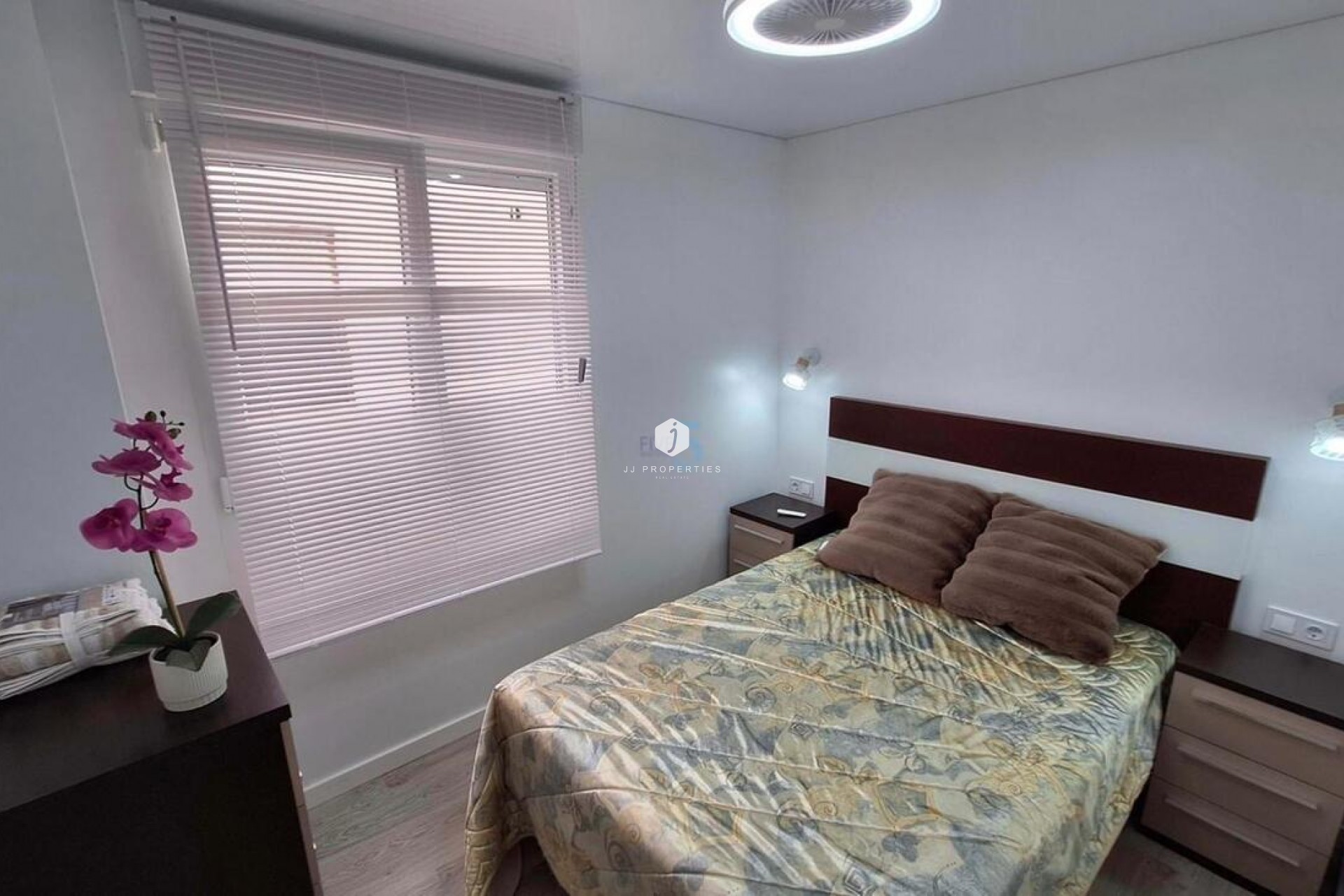D'occasion - Appartement -
Torrevieja - Playa Acecion