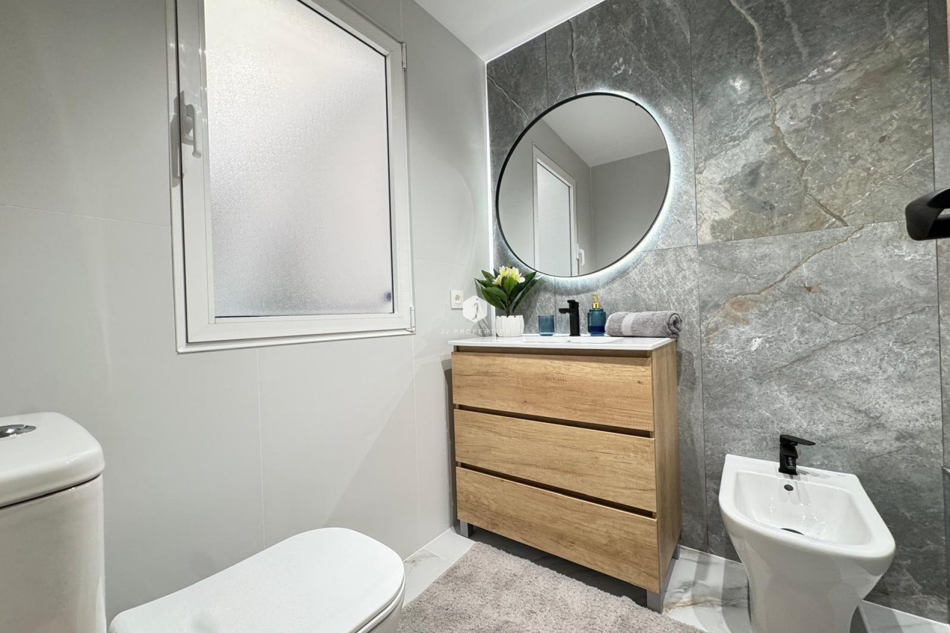 D'occasion - Appartement -
Torrevieja - Playa de los Locos