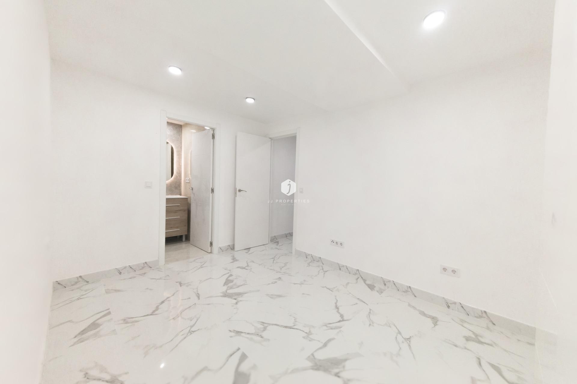 D'occasion - Appartement -
Torrevieja - Playa de los Naufragos