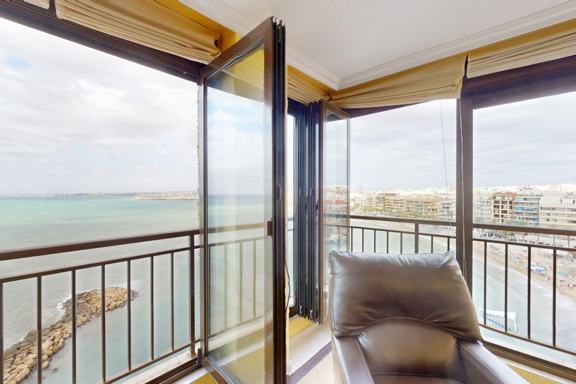 D'occasion - Appartement -
Torrevieja - Playa del Cura