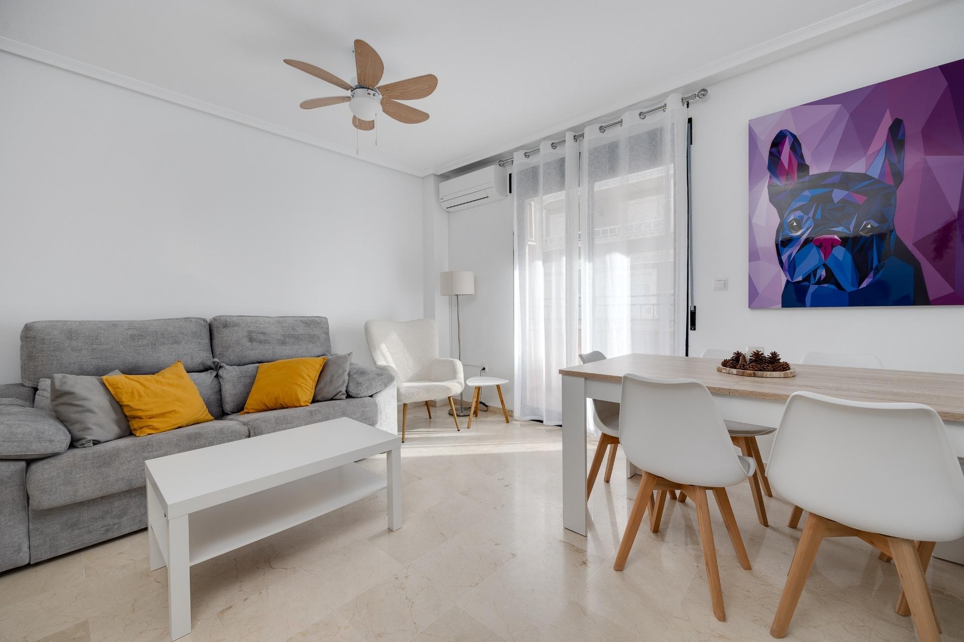 D'occasion - Appartement -
Torrevieja - Playa del Cura