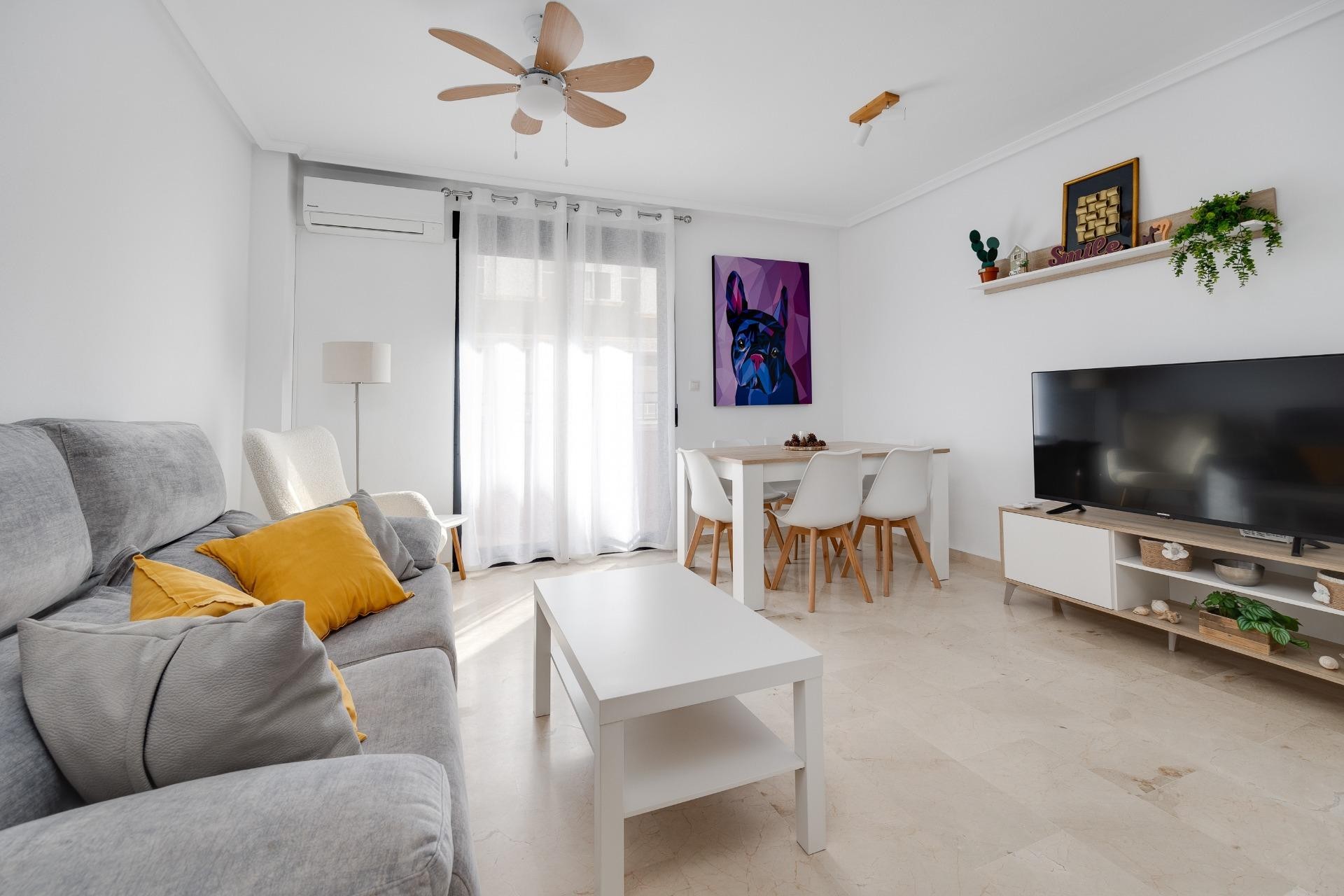 D'occasion - Appartement -
Torrevieja - Playa del Cura