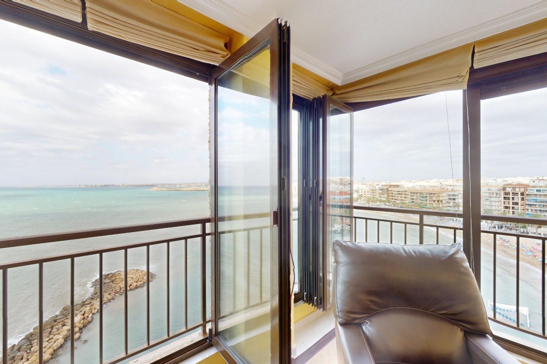 D'occasion - Appartement -
Torrevieja - Playa del Cura