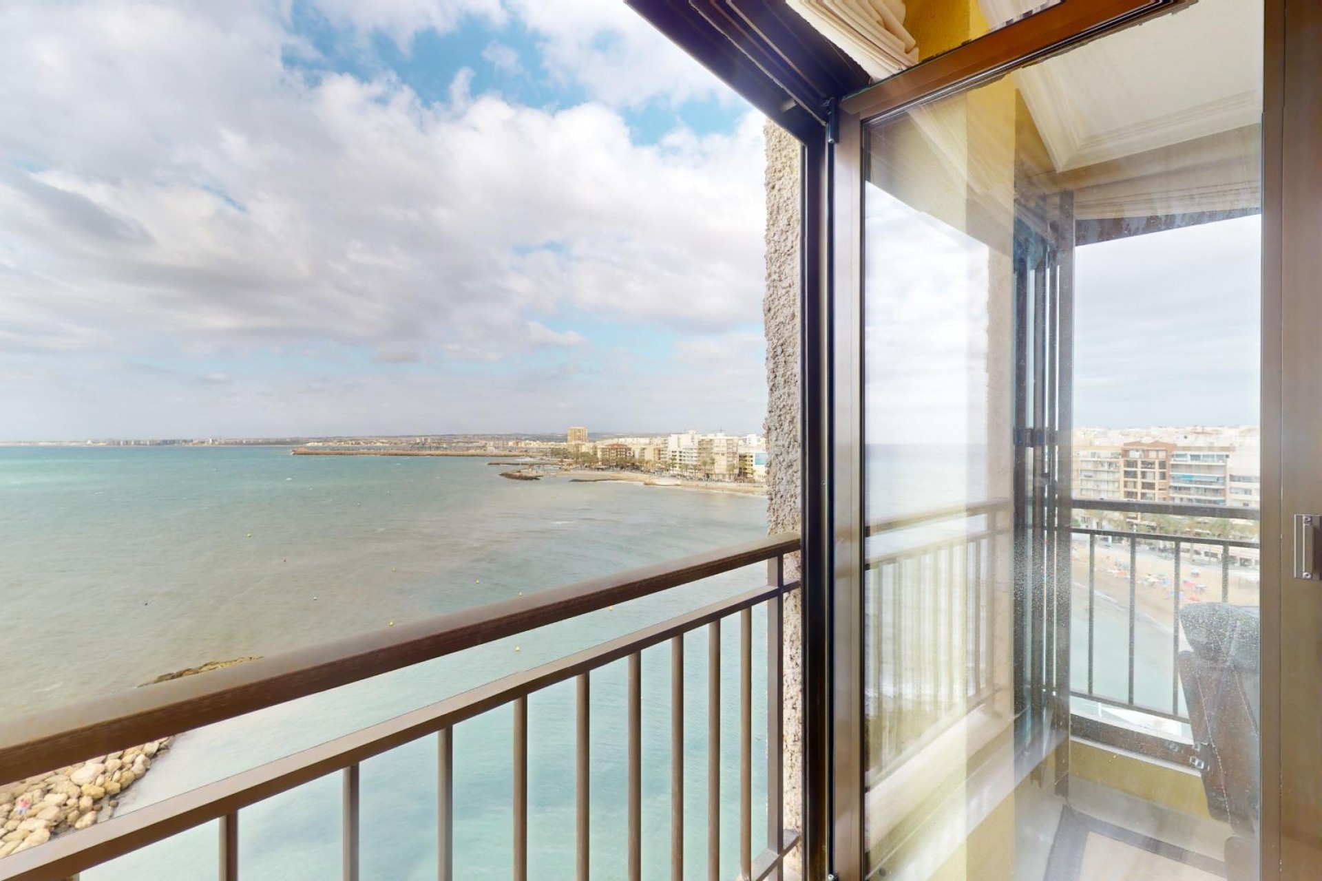 D'occasion - Appartement -
Torrevieja - Playa del Cura