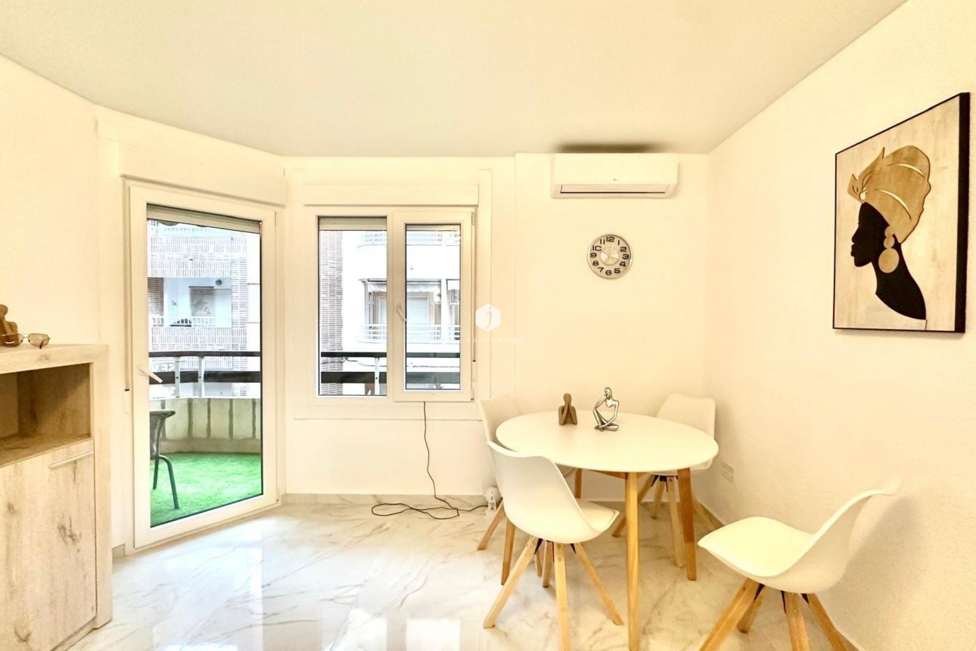 D'occasion - Appartement -
Torrevieja - Playa del Cura