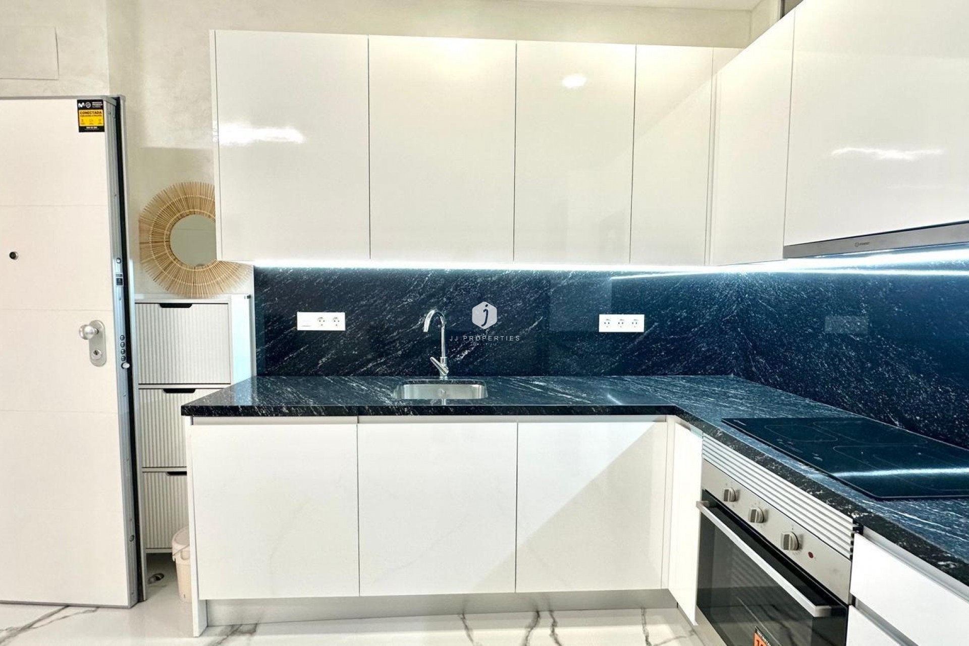 D'occasion - Appartement -
Torrevieja - Playa del Cura