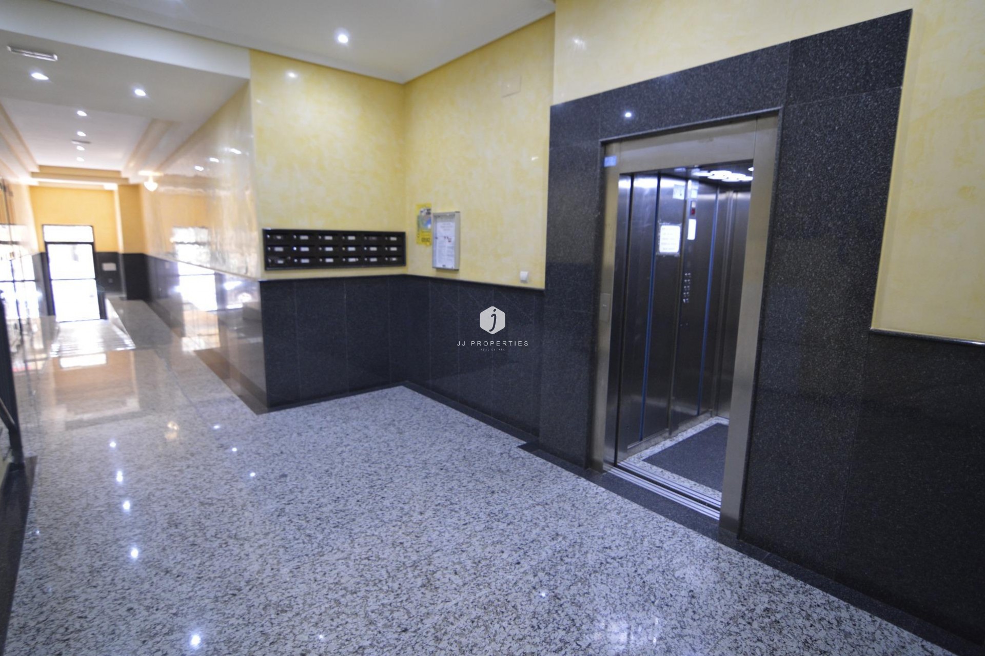 D'occasion - Appartement -
Torrevieja - Playa del Cura