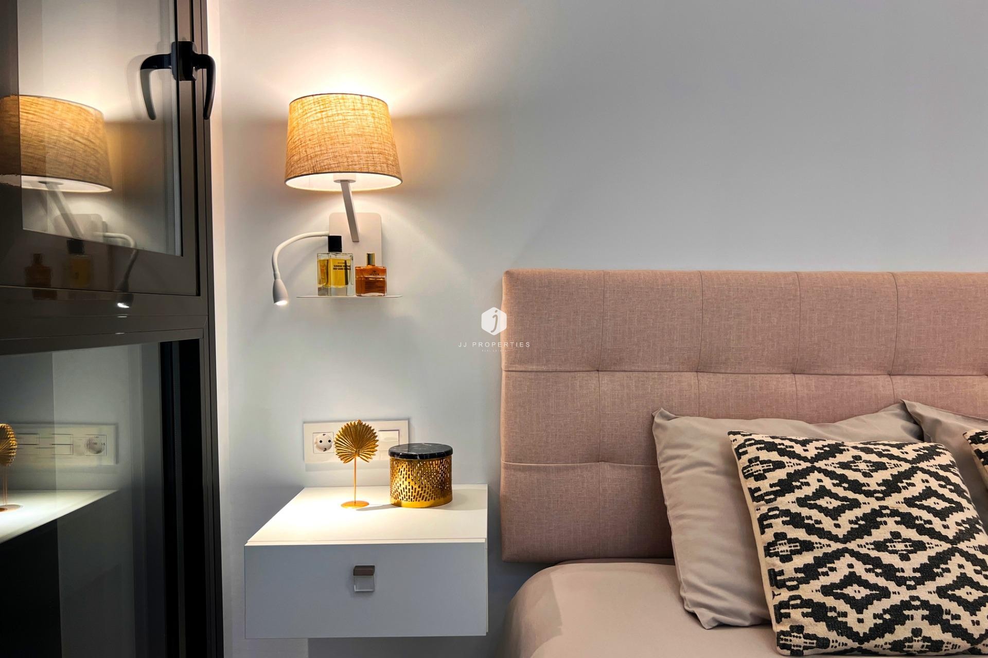 D'occasion - Appartement -
Torrevieja - Playa del Cura