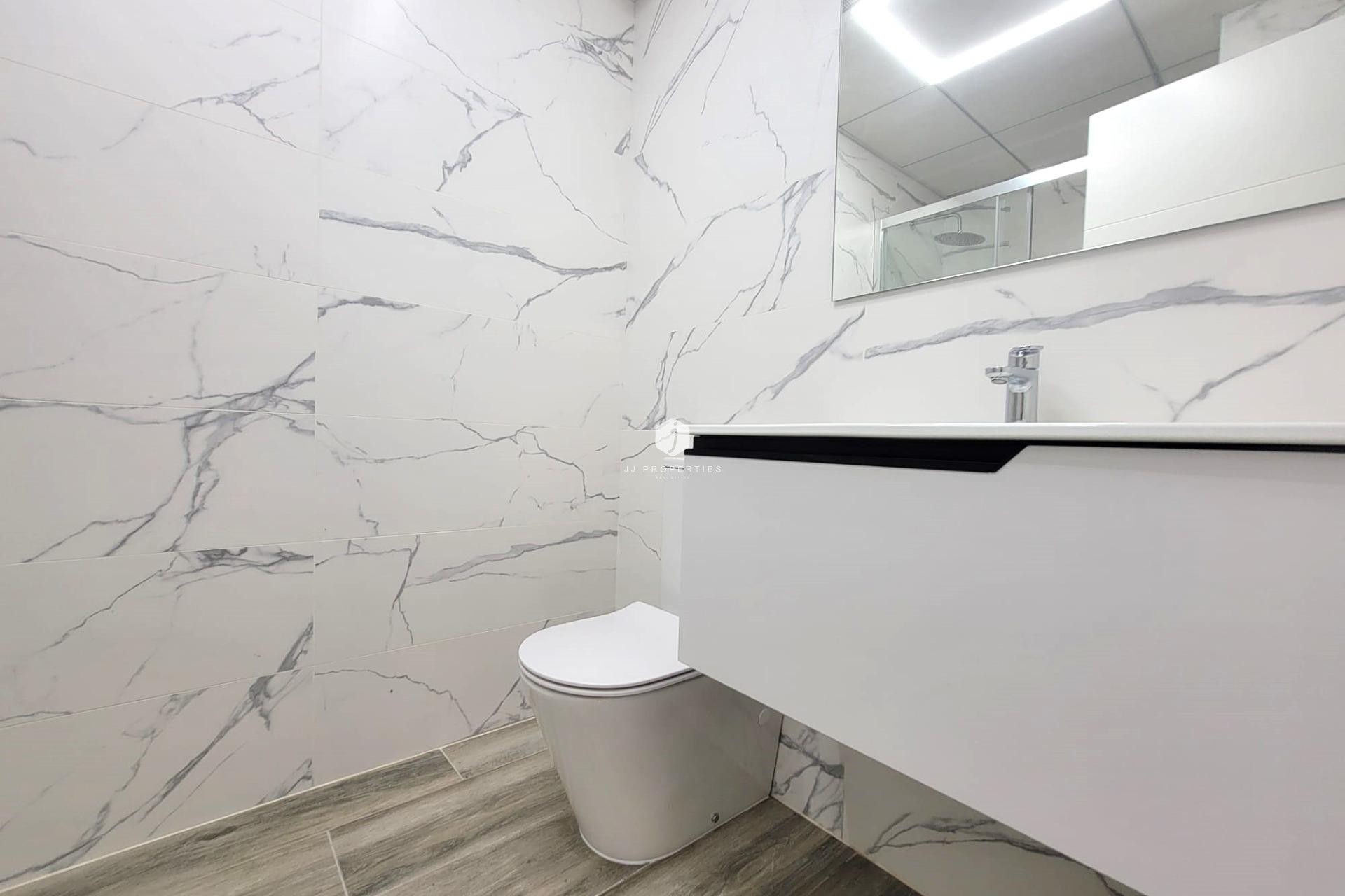 D'occasion - Appartement -
Torrevieja - Playa del Cura