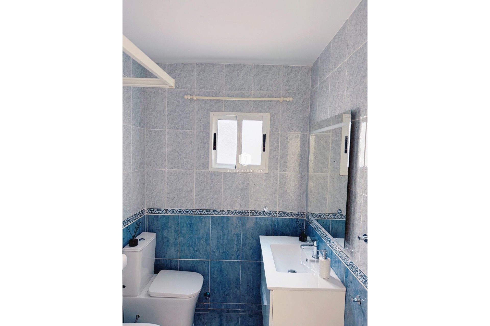 D'occasion - Appartement -
Torrevieja - Playa del Cura