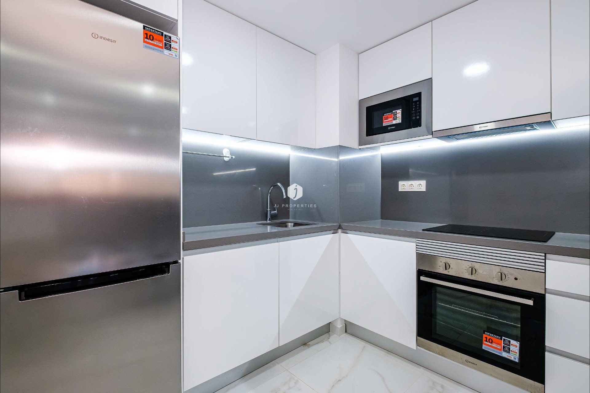 D'occasion - Appartement -
Torrevieja - Playa del Cura