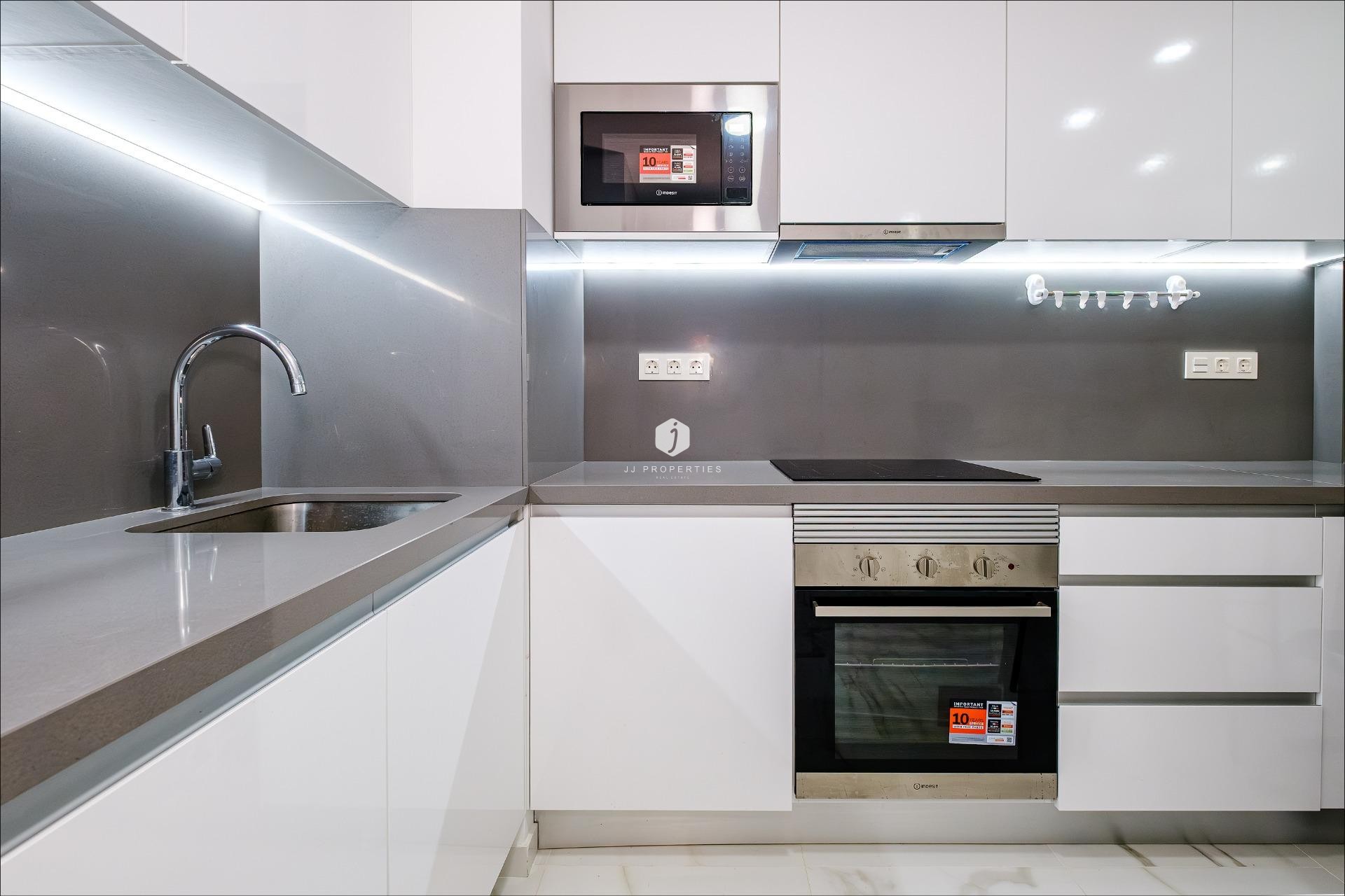 D'occasion - Appartement -
Torrevieja - Playa del Cura