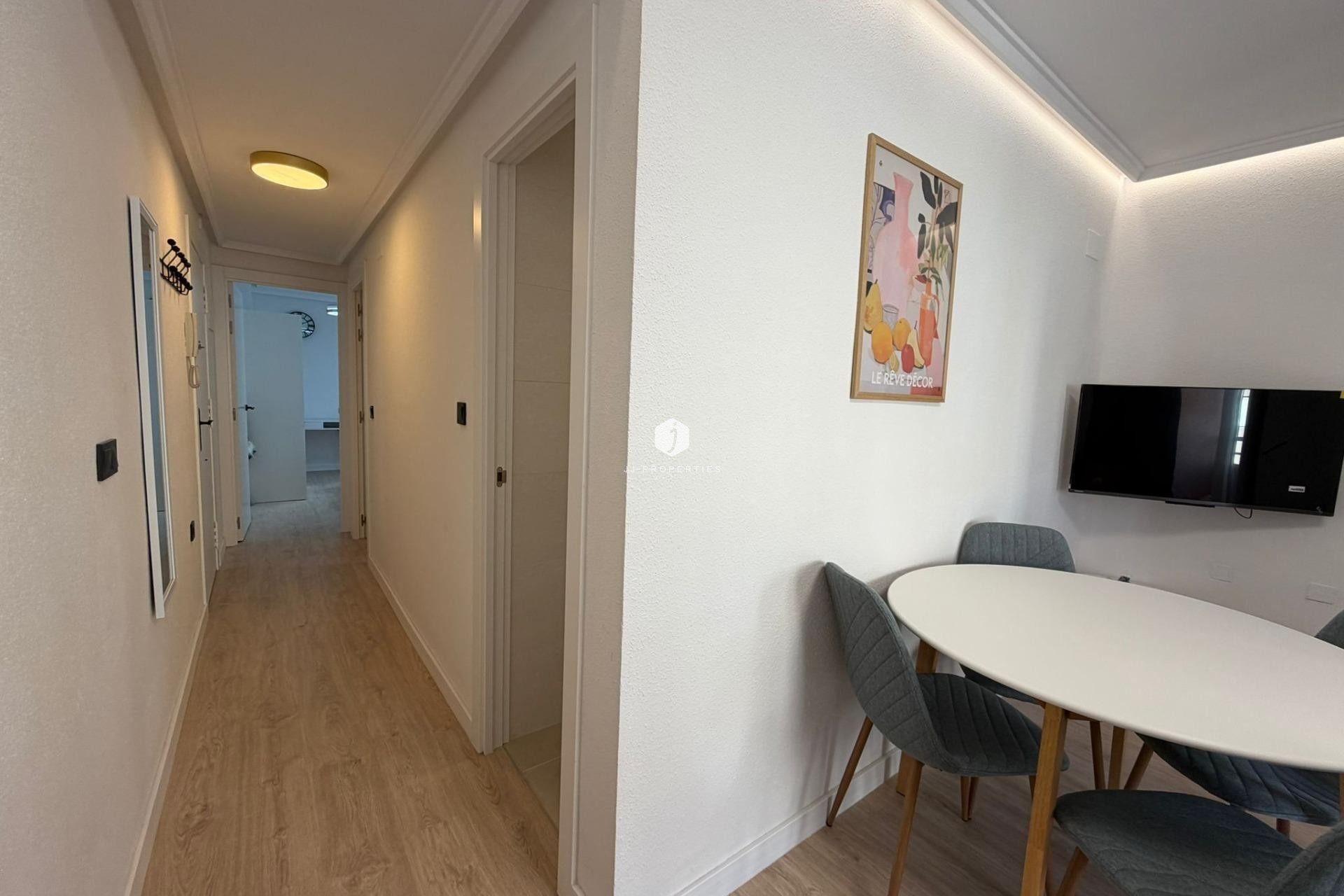 D'occasion - Appartement -
Torrevieja - Playa del Cura