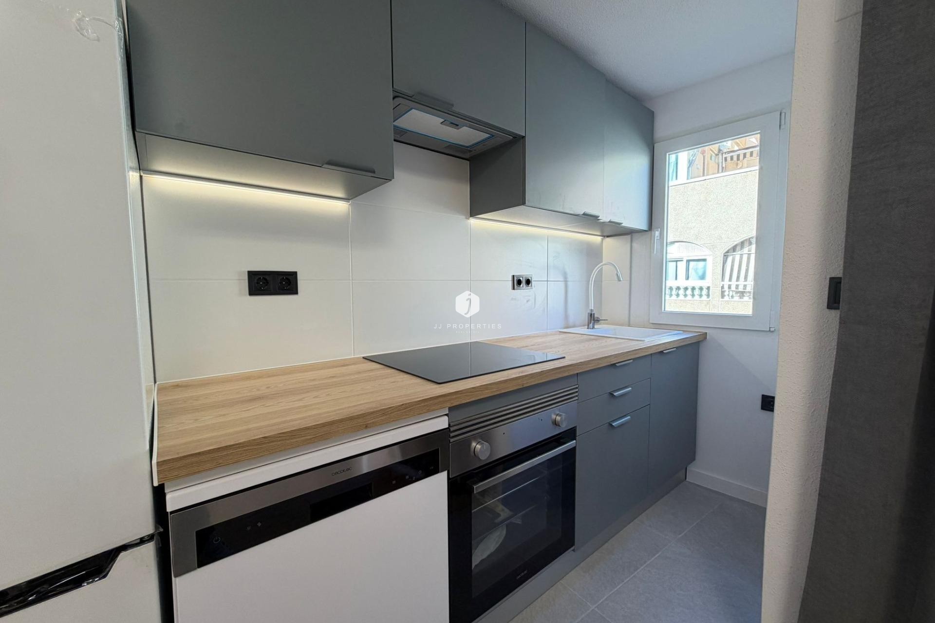 D'occasion - Appartement -
Torrevieja - Playa del Cura