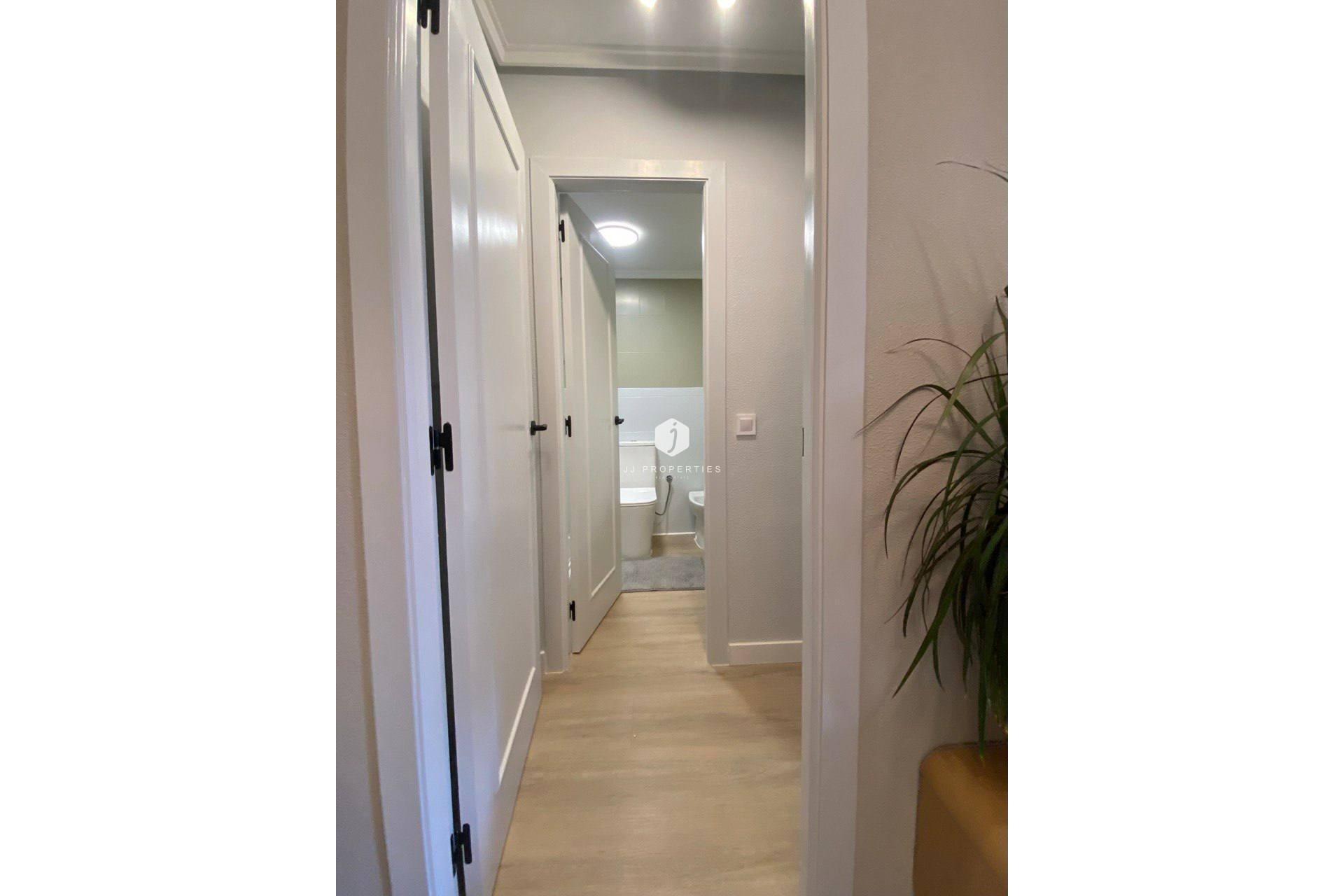 D'occasion - Appartement -
Torrevieja - Playa del Cura