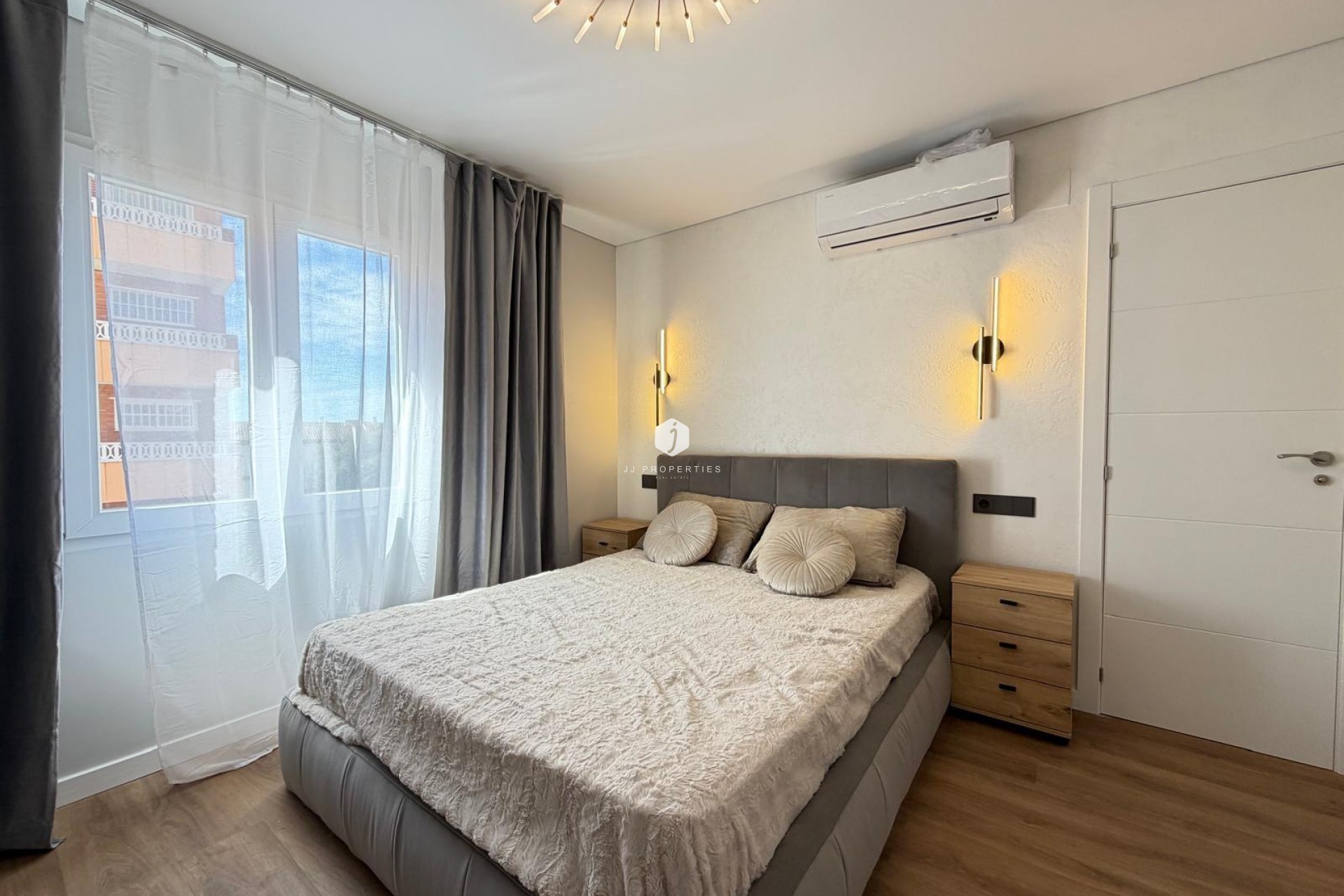 D'occasion - Appartement -
Torrevieja - Punta prima