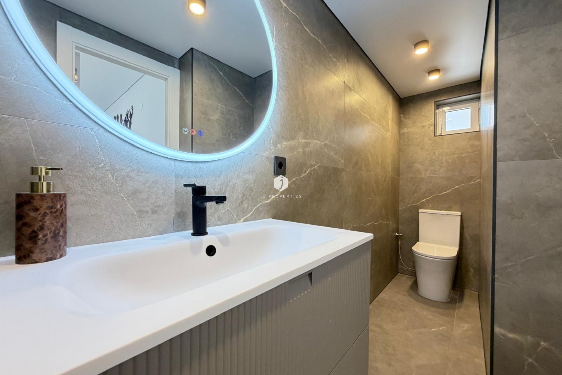 D'occasion - Appartement -
Torrevieja - Punta prima