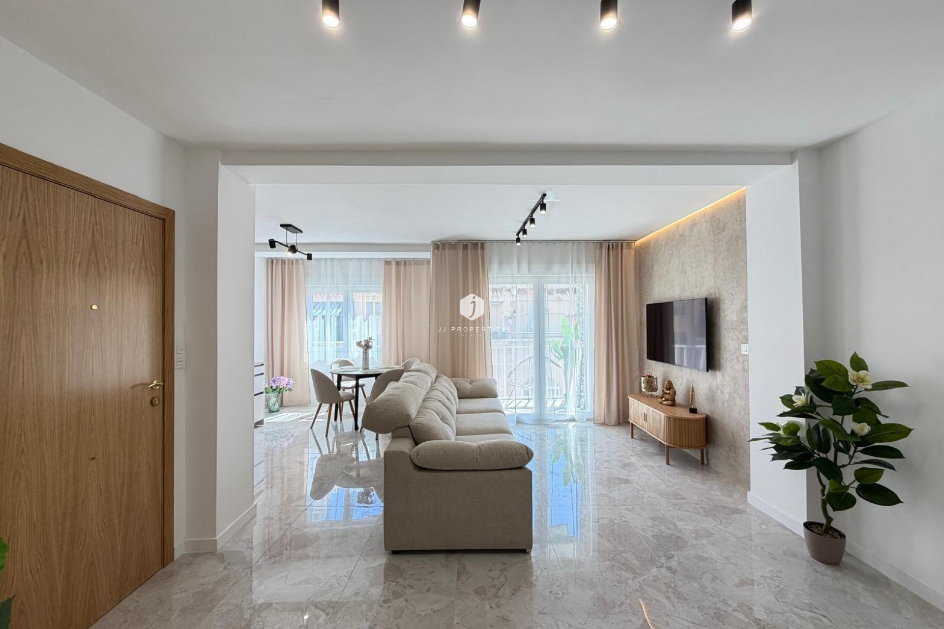 D'occasion - Attique -
Torrevieja - Estacion de autobuses