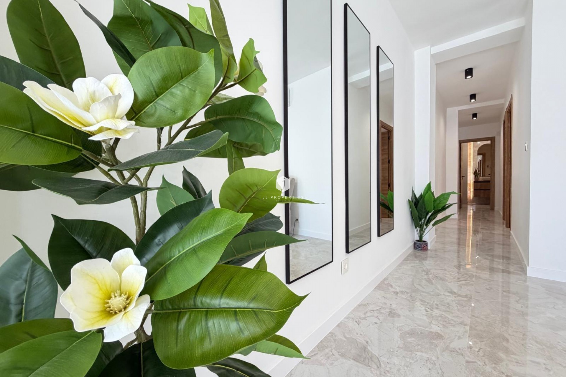 D'occasion - Attique -
Torrevieja - Estacion de autobuses