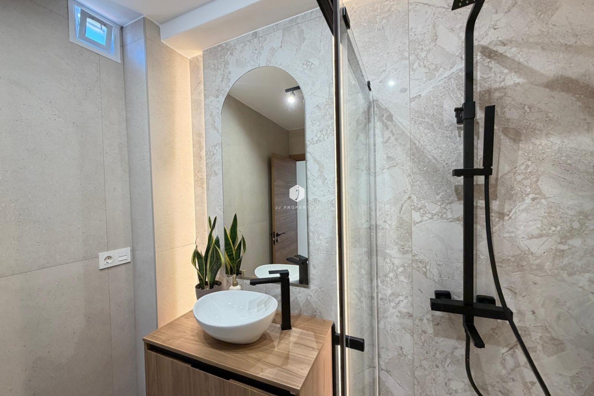 D'occasion - Attique -
Torrevieja - Estacion de autobuses