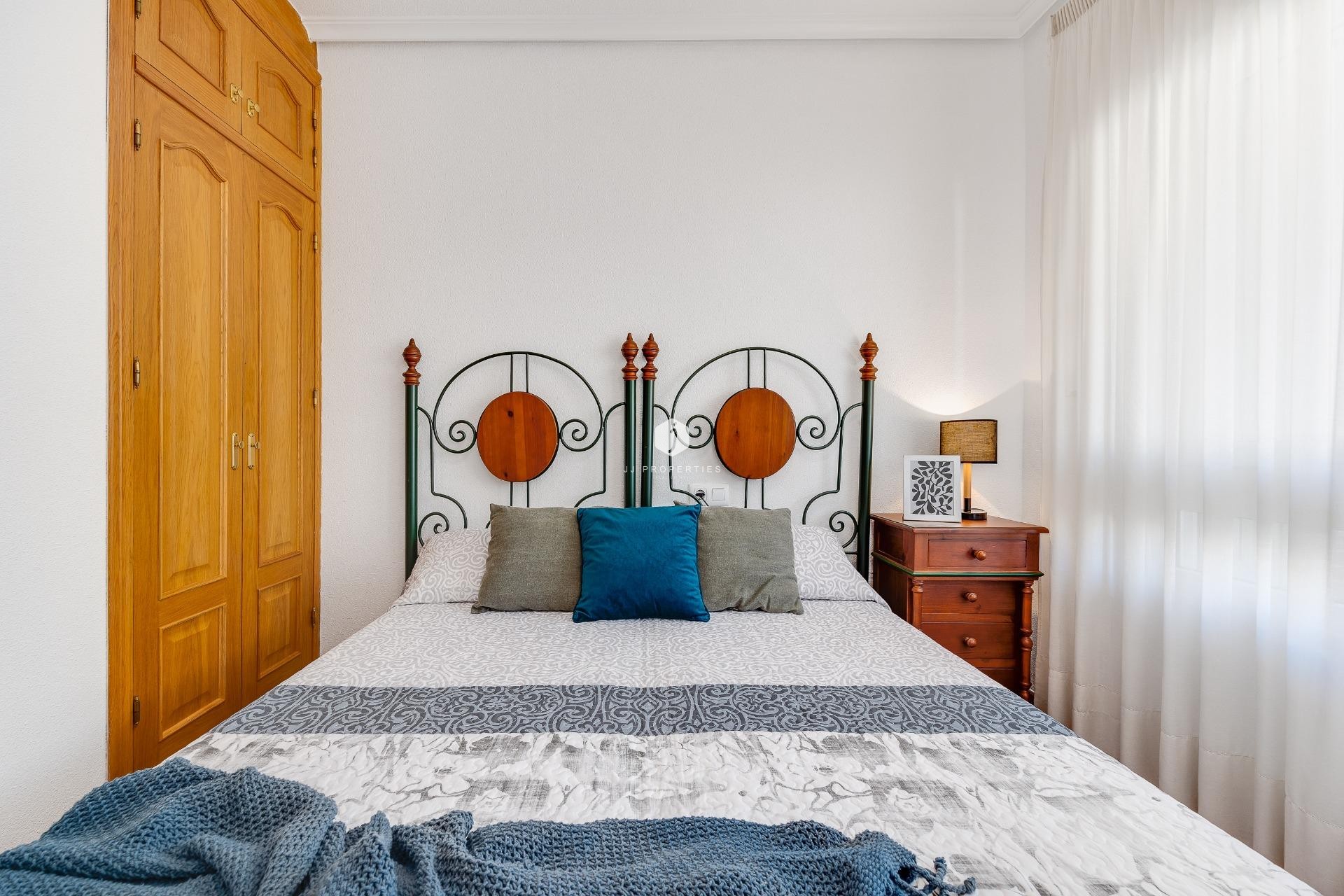 D'occasion - Attique -
Torrevieja - Paseo maritimo