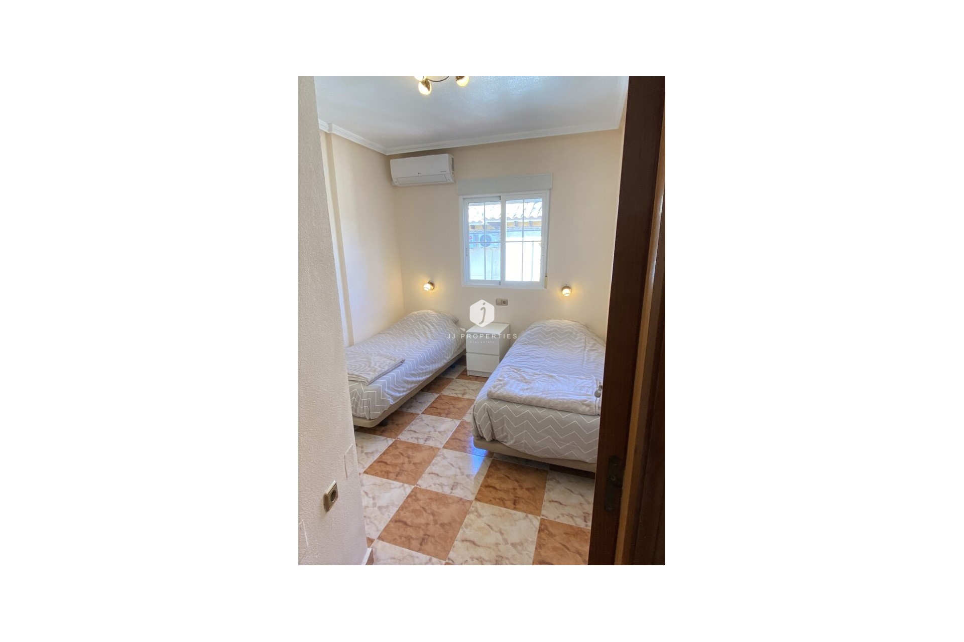 D'occasion - Bungalow -
Lomas de Caboroig - Costa Blanca